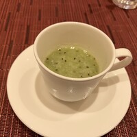 エンパイア・グリル - 食前のキウイのスムージー