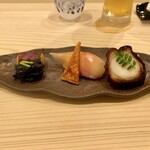 味ひろ - 珍味盛： 丸十（薩摩芋）、うてな（茄子のへた）の黒胡麻煮、茗荷の寿司、ばちこ、蛸柔らか煮、かますの炙り