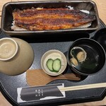 うなぎ四代目菊川 東京駅黒塀横丁店 - 一本うなぎ