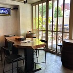 SEAFOOD&BURGER gfu. - 店舗内観３