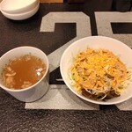 ステーキハウス ビーフ スターズ - ランチセットのビーフオニオンスープとミニサラダ