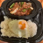 アジアンダイニング ダリマ - もはや定番　ガパオライス 900円（税込）