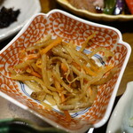 大かまど飯 寅福 - 小鉢（きんぴらごぼう）