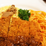 レストラン アサヒ - 料理写真:オムカツカレー。