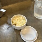 麺処 玖 - 別皿提供の刻みニンニク