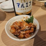 立呑み処 おかわり - マルエフ瓶&イカキムチ