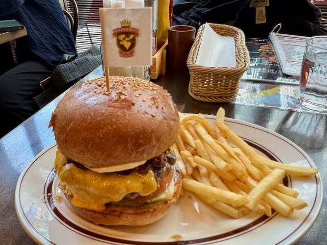 移転】ムースヒルズバーガー 神奈川芸術劇場店 （MOOSE HILLS BURGER