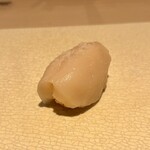 すし寿 - ホタテの握り