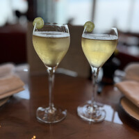 ザ タヴァン グリル＆ラウンジ - 