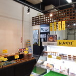 お食事処 かいが - この奥にお店はあります