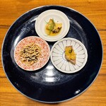 中国菜厨 エスサワダ - 【前菜三種盛り合わせ(鮑の醤油煮・牛タンのネギソース・干し豆腐と岩海苔の麻辣和え)】