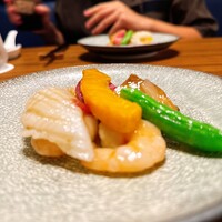 中国菜厨 エスサワダ 新丸ビル店 - 【海鮮二種と季節野菜の葱生姜炒め(イカ・海老)】