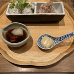 新門前 米村 - 【鱧】京都ならではの一品　ポン酢には梅が、スプーンの方は味噌ベース