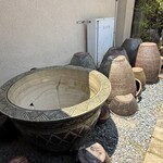 沈壽官茶寮 美山 - 大きすぎる壺とか、釜とか。