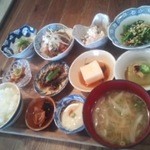 CAZI CAFE - 15種類のおかずランチ