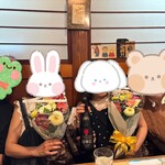 小料理 椿 - 中央ふたりが主賓のK子チャンとMチャン。右端はSりん。左端はテルスター(ФωФ)