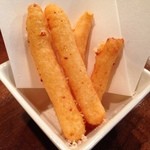 H.26.8.17.夜 サービスでいただいたブラジルのチーズパン的なもの