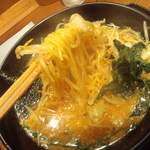 炭焼ちゃあしゅう大香房 - 味噌ラーメンの麺