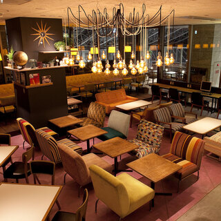 Wi-Fi完備◎広々としたおしゃれな店内