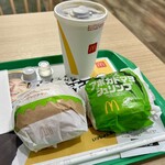 マクドナルド イオン尼崎店 - チーズアボカドマヨシュリンプ(¥490)
                                マックチキン(¥190)
                                アイスコーヒーM(¥180-クーポン割引¥30)  計¥830
