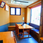 やぶ善 - 玄関入ってすぐ右の、窓際席。