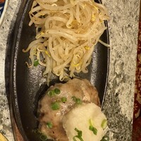 肉の匠 将泰庵  船橋本店 - おろしポン酢ハンバーグ。外側に葛が引いてあります。