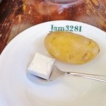 Jam3281 - 茹でたジャガイモとバター