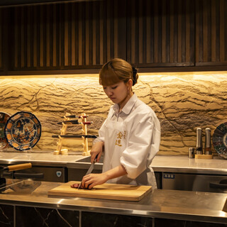 若き女性店主が織りなす、情熱と繊細さが息づく逸品