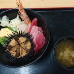 塩釜仲卸市場 マイ海鮮丼コーナー - マイ海鮮丼♡ウニ・エビ・ほたて・本まぐろ