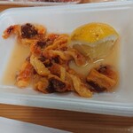 塩釜仲卸市場 マイ海鮮丼コーナー - ホヤ♡店員さんが捌いてくれました