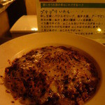 こんがり焼きチーズのせワインカレー