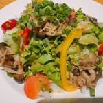 カスターニエ　軽井沢ローストチキン - きのこサラダ