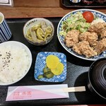 楽園 - 料理写真:日替わり定食(唐揚げ)800円