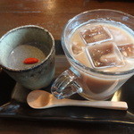 和の中 - デザートのごま豆腐とカフェモカ☆