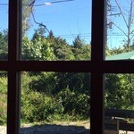 スープス　ヤツガタケ - 窓からの緑も味付けの一部です