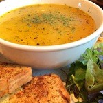 押麦と野菜のチキンスープ