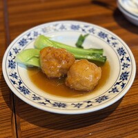 横浜中華街 重慶飯店 本館 - トウモロコシ入りエビ団子のオイスターソースあんかけ