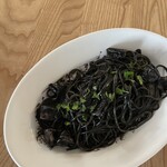 日本ワインent. - イカ墨のスパゲッティ