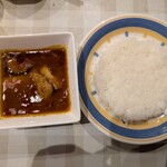 トプカ - セットのカレーです。メニューにムルギーのインド風カレー。