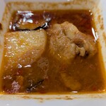 トプカ - 野菜も入ってます。セットのカレーはかなり小さいです。