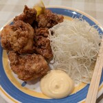 トプカ - セットの唐揚げです。これはジューシーで柔らかい。