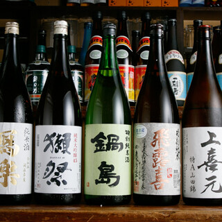 10種類以上の地酒がおすすめ◎日本酒以外にも多彩な一杯が揃う