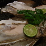 とんかつ マンジェ - 殻付生カキ[630円]