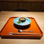 かにじぇんぬ 北のはなれ - ■先付 ・殻付き雲丹 ※マスカットとジュレ