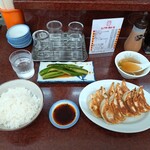 ミスター・ギョーザ - ライス大盛、餃子2人前、特製きゅうりの丸漬け、スープ