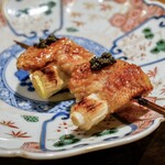 薪鳥新神戸 - 手羽先のネギ巻き