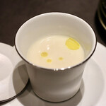 北海道焼肉 北うし - あさりと新玉葱の冷製スープ キャビア