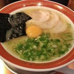 佐賀ラーメン　美登里 - 味自慢ラーメン＋生卵