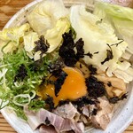 中華蕎麦 春馬 - 生たまごとバラ海苔が相性イイよぉ〜✨✨✨✨