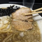 燕三条らーめん潤 - ホロリと柔らかなチャーシュー